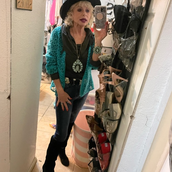 Meet your Posher, Sherry - Picture 13 of 17